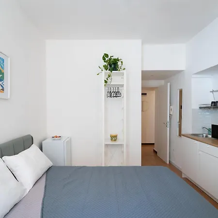 Апартаменты Controcanto Elegant - 3 Bedroom Flat