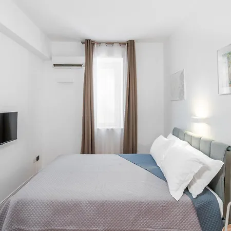 Апартаменты Controcanto Elegant - 3 Bedroom Flat